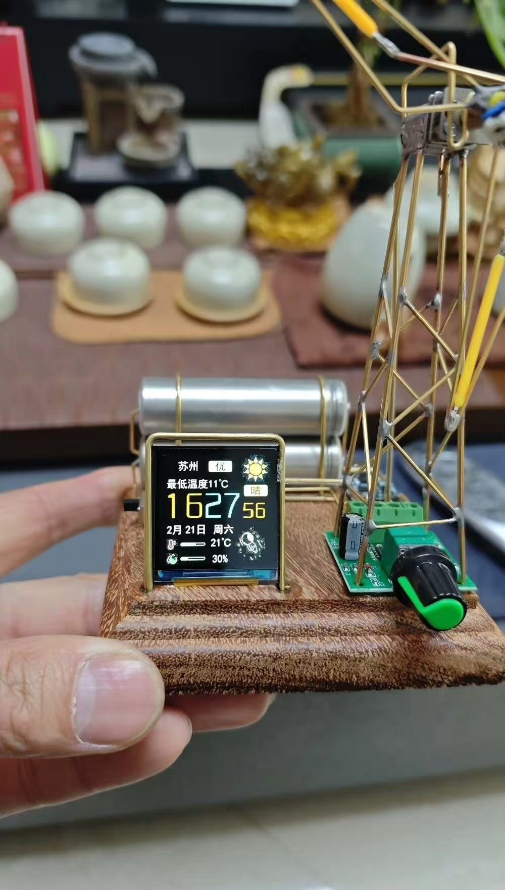 Windmill Kinetic Light Gen 2: Precision Engineered Desk Art