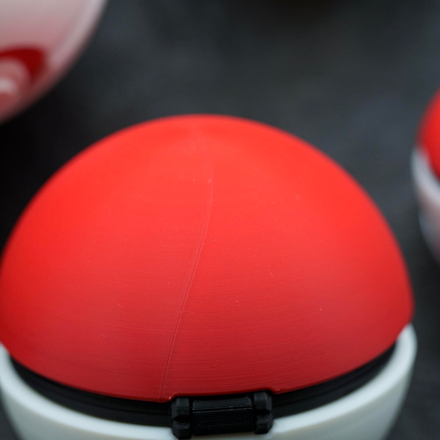3D Printed Magnetic Poké Ball Replica | Openable Storage Prop Box (7.2cm)