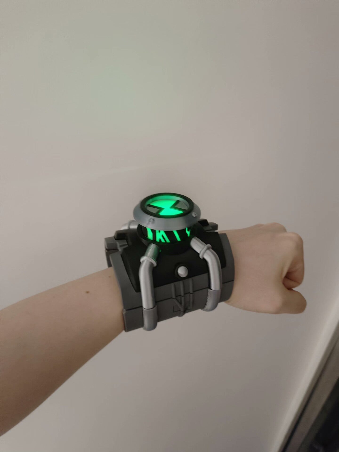 Alien Hero Transformation Watch Prop - Spring-Loaded Pop-Up with Magnetic LEDs (V1 Style)
