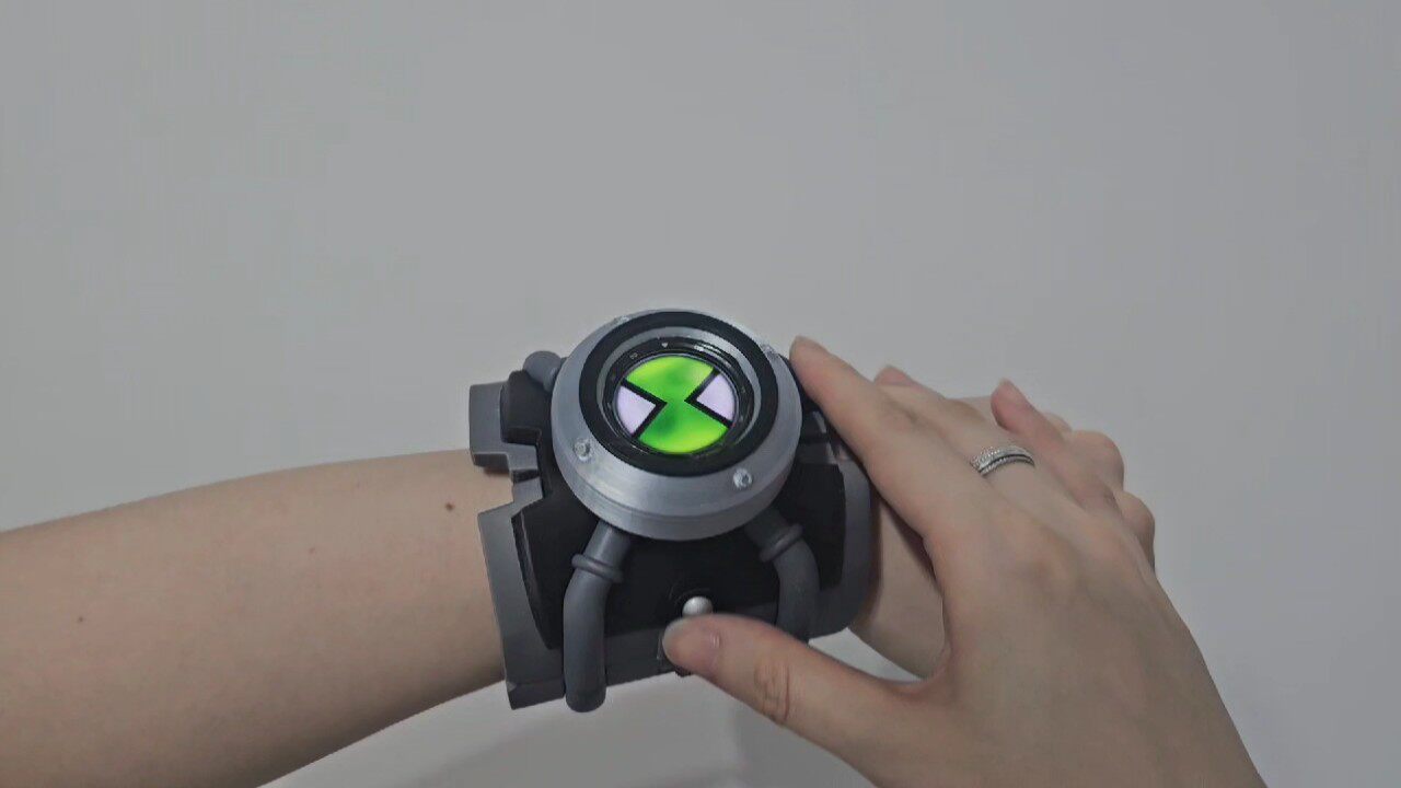 Real Smartwatch Screen Alien Hero Watch: Fully Functional Live Display (Includes Samsung Galaxy Watch)