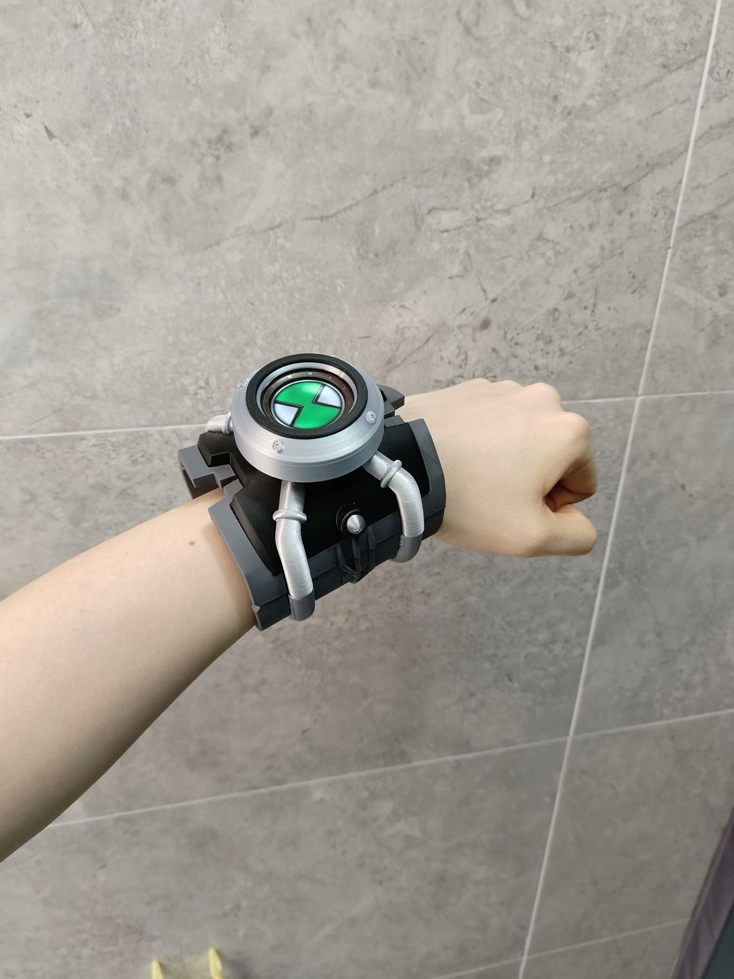 Real Smartwatch Screen Alien Hero Watch: Fully Functional Live Display (Includes Samsung Galaxy Watch)