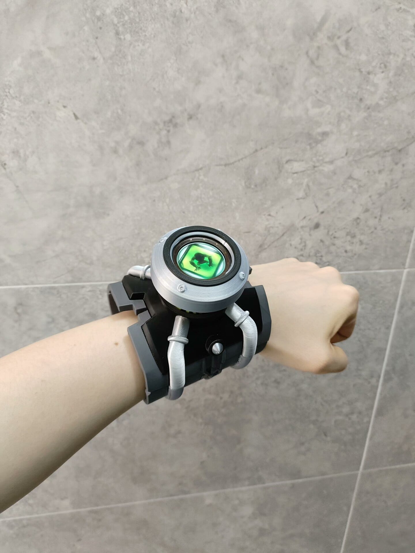 Real Smartwatch Screen Alien Hero Watch: Fully Functional Live Display (Includes Samsung Galaxy Watch)