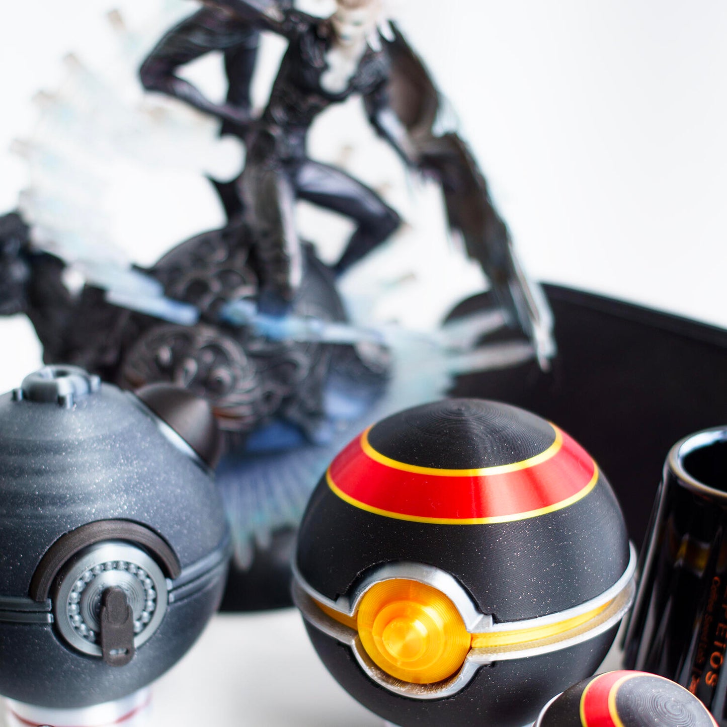 3D Printed Magnetic Poké Ball Replica | Openable Storage Prop Box (7.2cm)