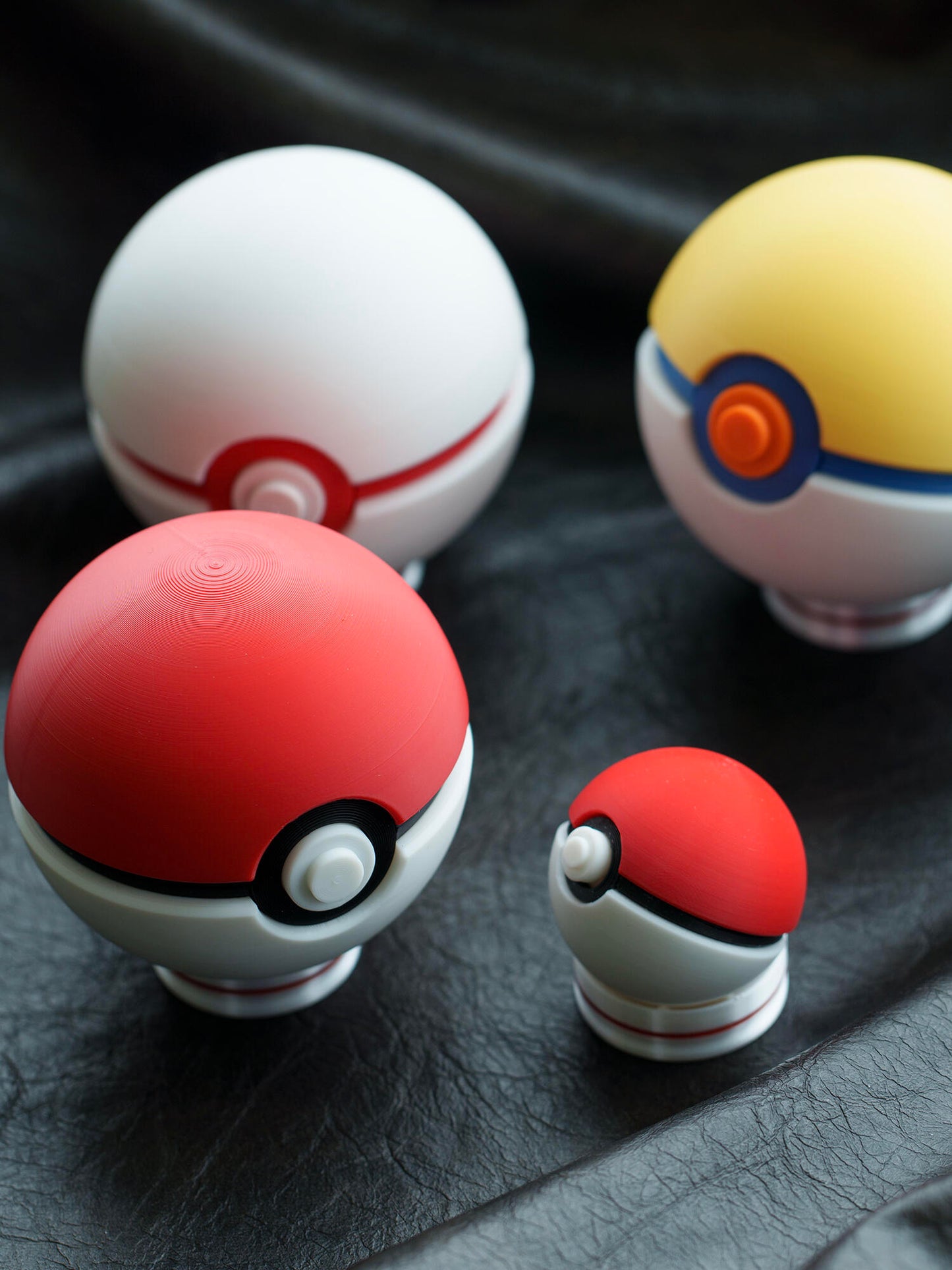 3D Printed Magnetic Poké Ball Replica | Openable Storage Prop Box (7.2cm)