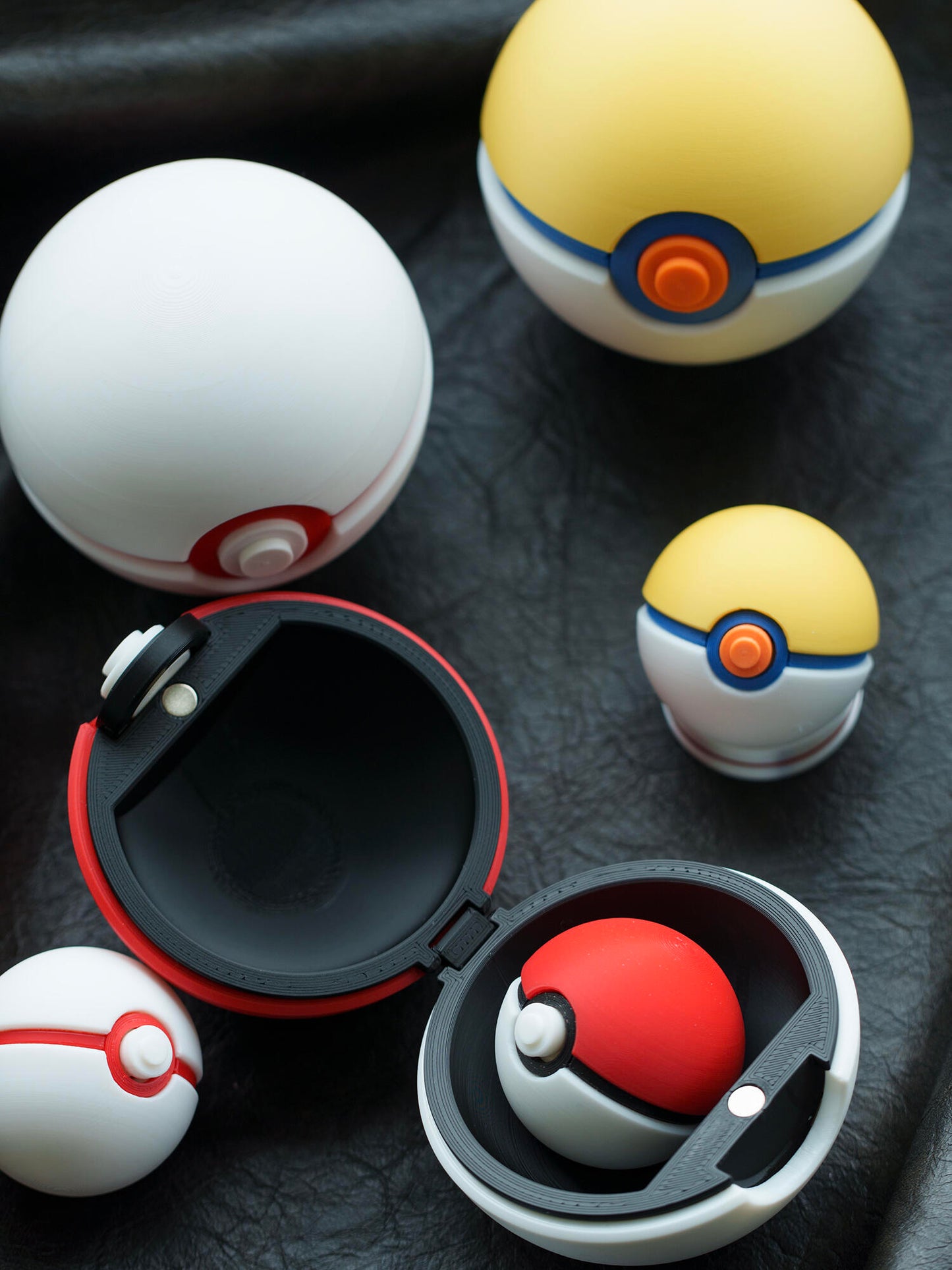 3D Printed Magnetic Poké Ball Replica | Openable Storage Prop Box (7.2cm)