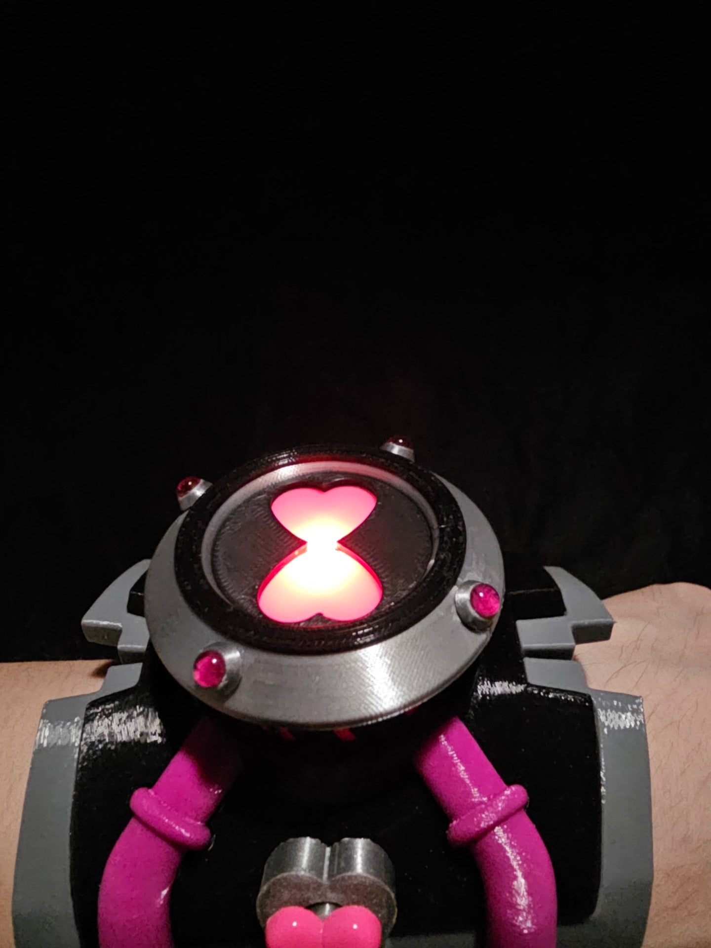Sci-Fi Alien Hero Watch Prop Shell | 3D Printed Cosplay Accessory for 42mm Smartwatch