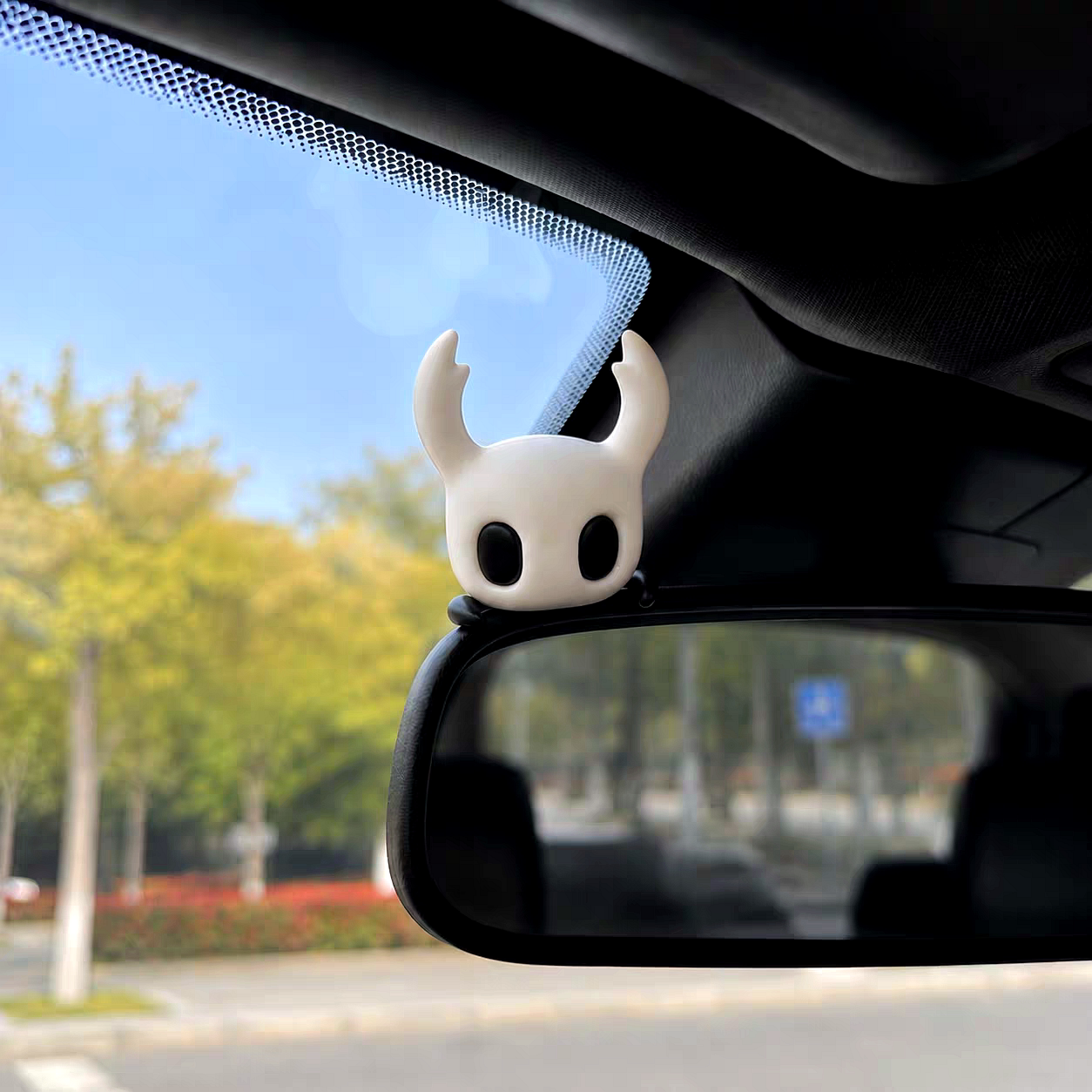 Custom Hollow Knight Peeking Figure - Monitor Sitter & Car Screen Ornament
