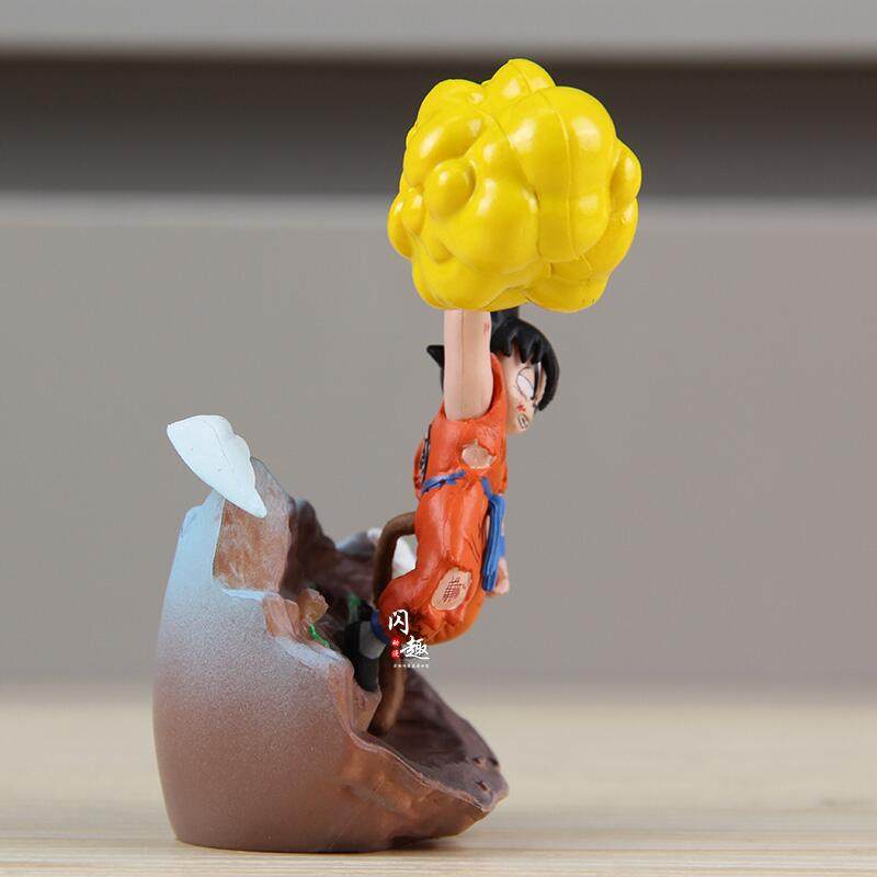 Classic Anime Kid Goku Battle-Damaged Flying Nimbus Figure - Desktop Diorama (10cm)