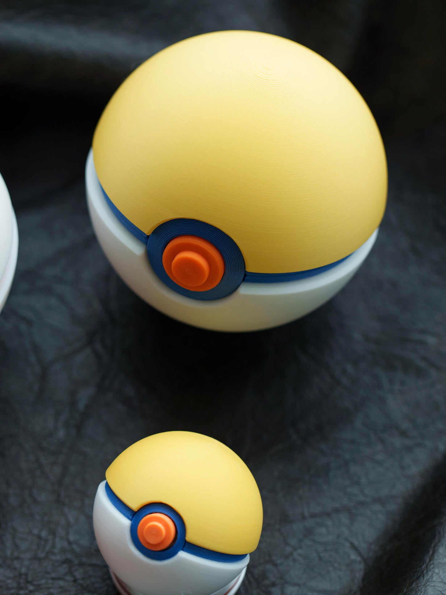 3D Printed Magnetic Poké Ball Replica | Openable Storage Prop Box (7.2cm)