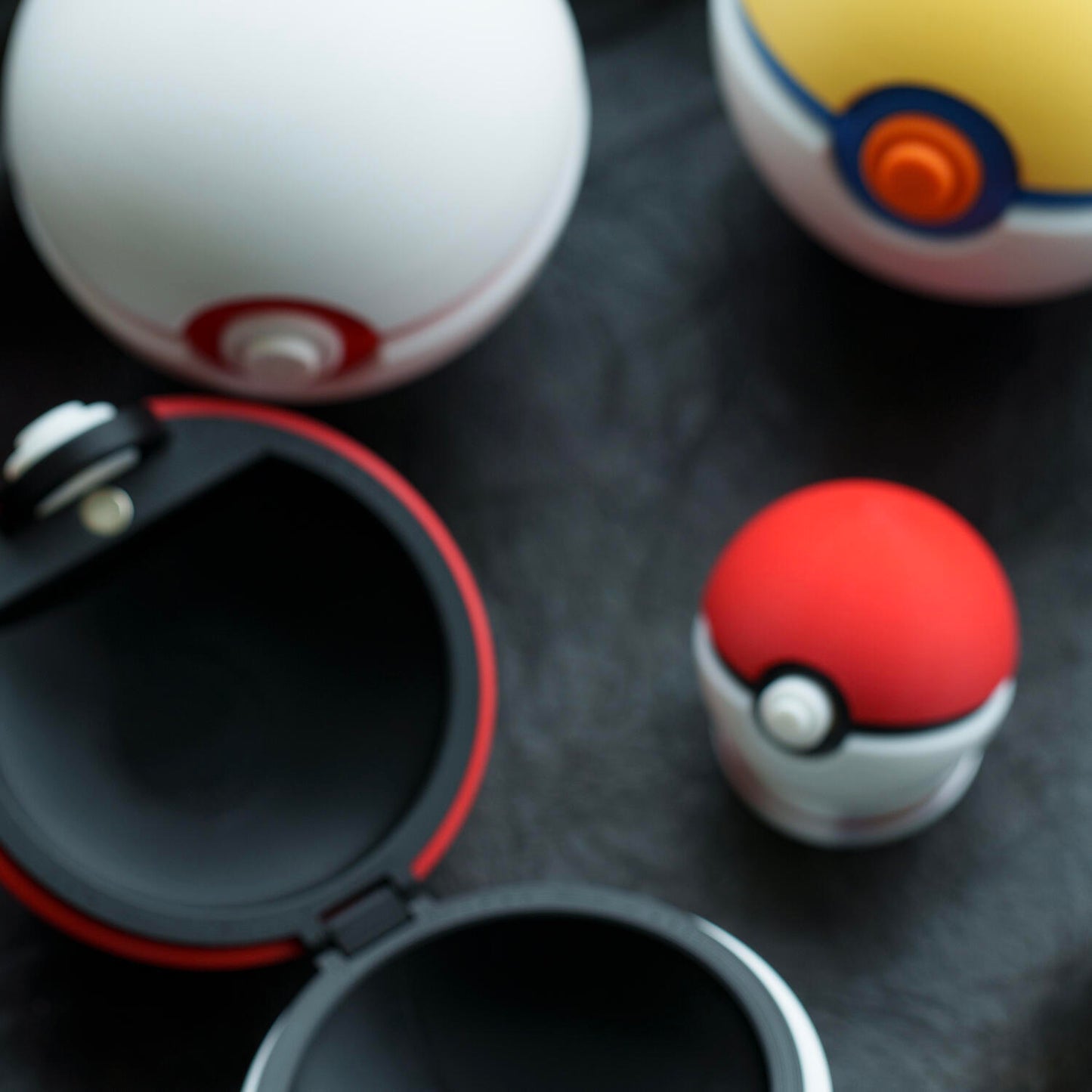 3D Printed Magnetic Poké Ball Replica | Openable Storage Prop Box (7.2cm)