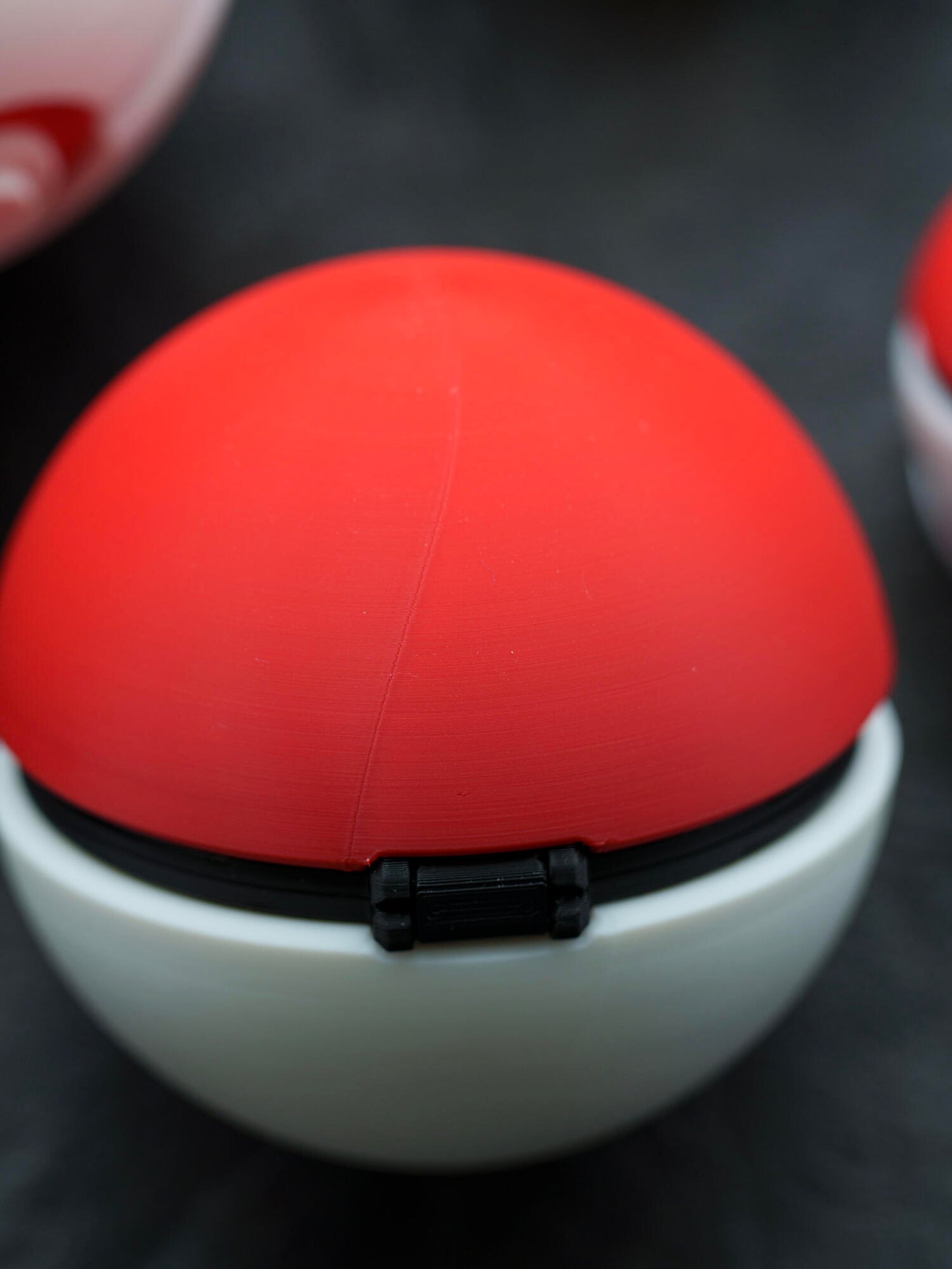 3D Printed Magnetic Poké Ball Replica | Openable Storage Prop Box (7.2cm)