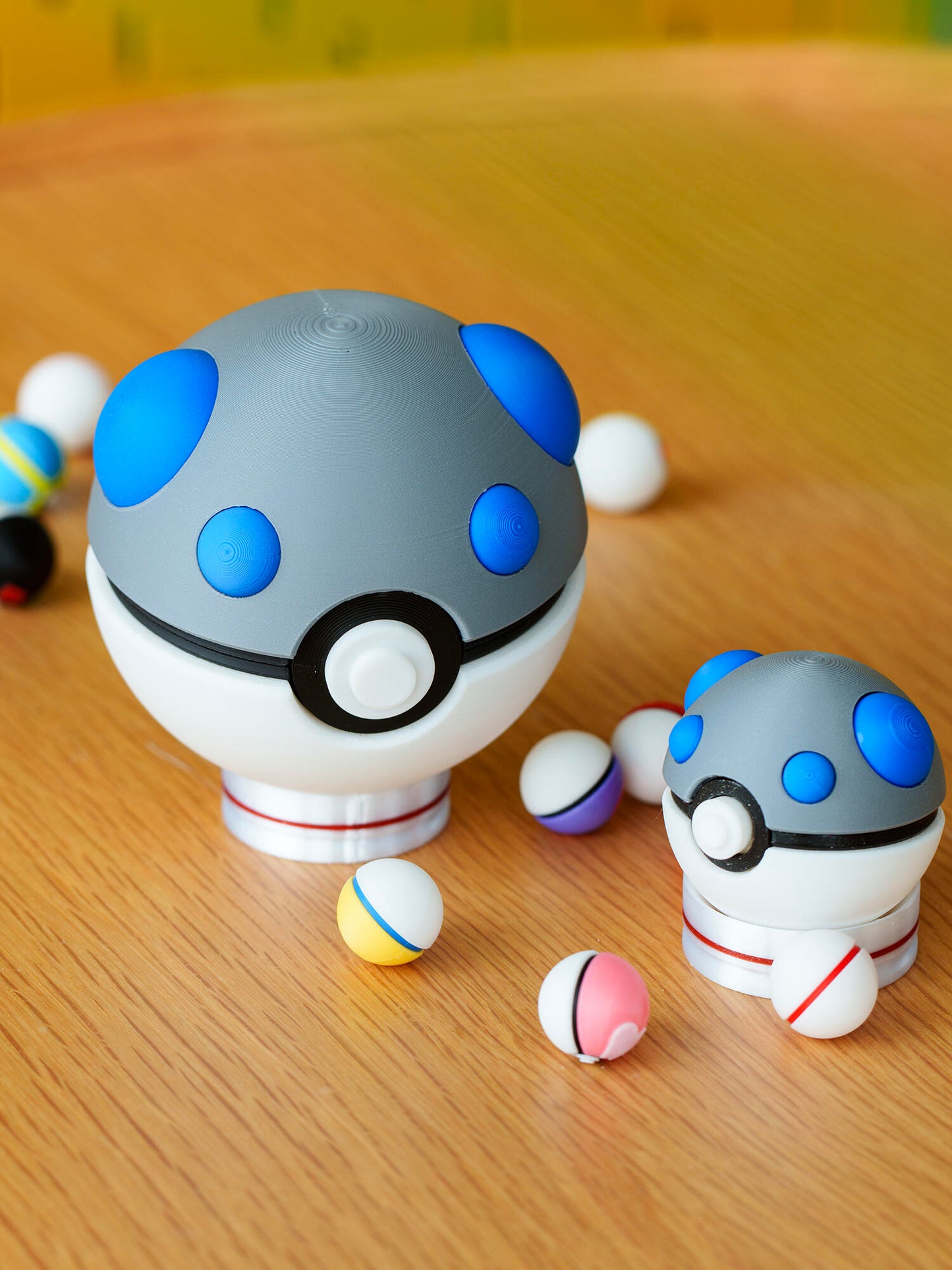 3D Printed Magnetic Poké Ball Replica | Openable Storage Prop Box (7.2cm)