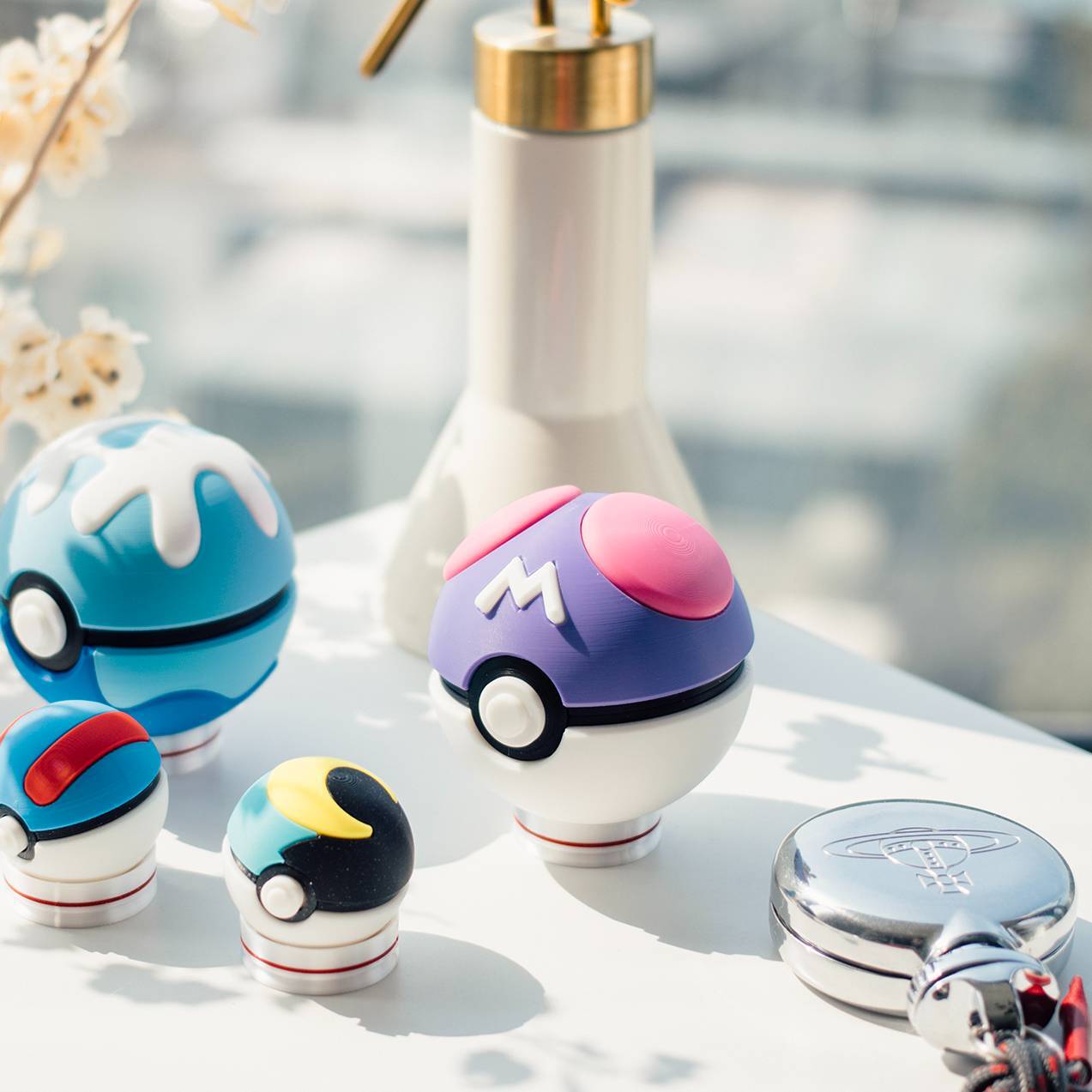 3D Printed Magnetic Poké Ball Replica | Openable Storage Prop Box (7.2cm)