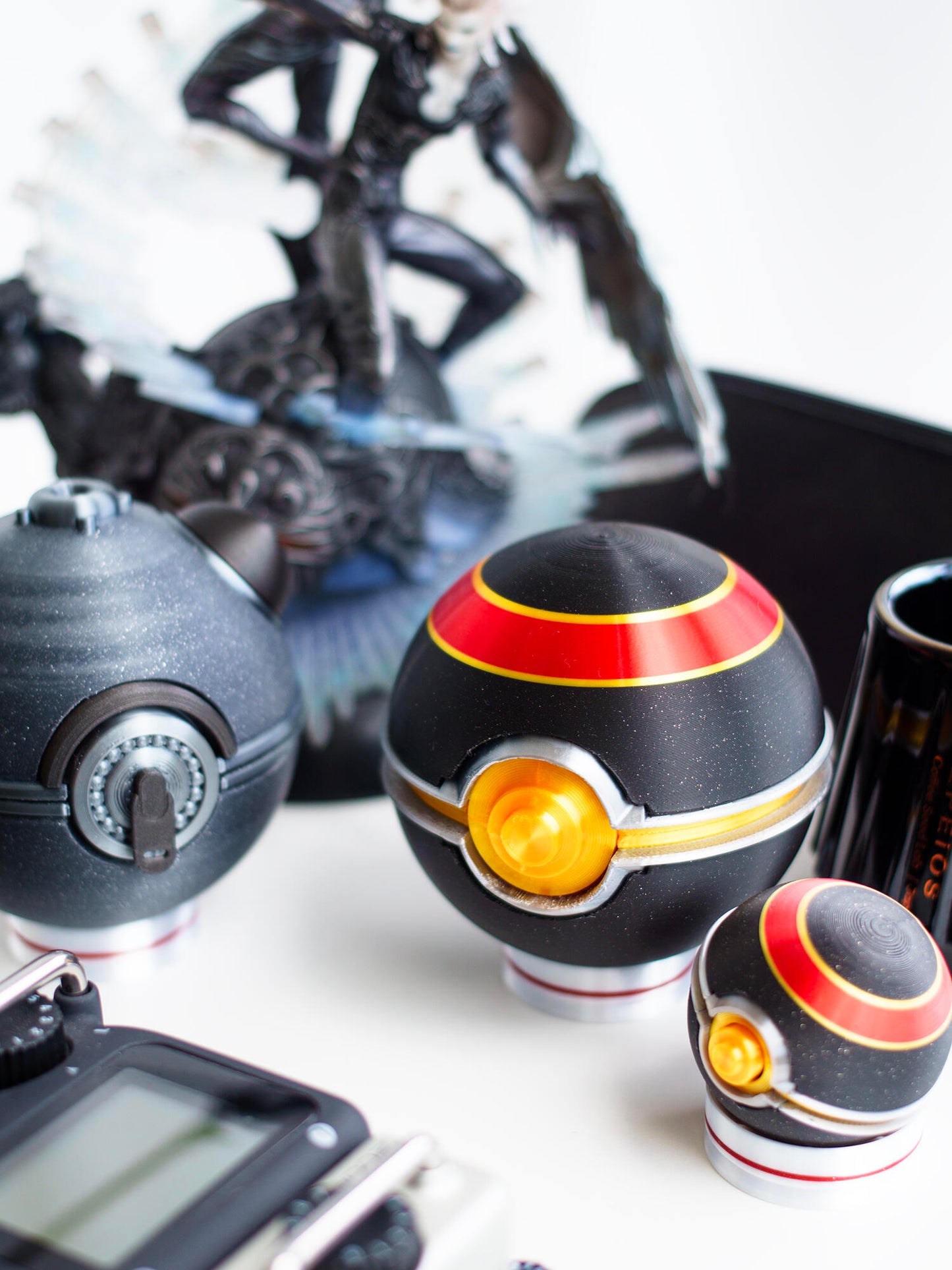 3D Printed Magnetic Poké Ball Replica | Openable Storage Prop Box (7.2cm)