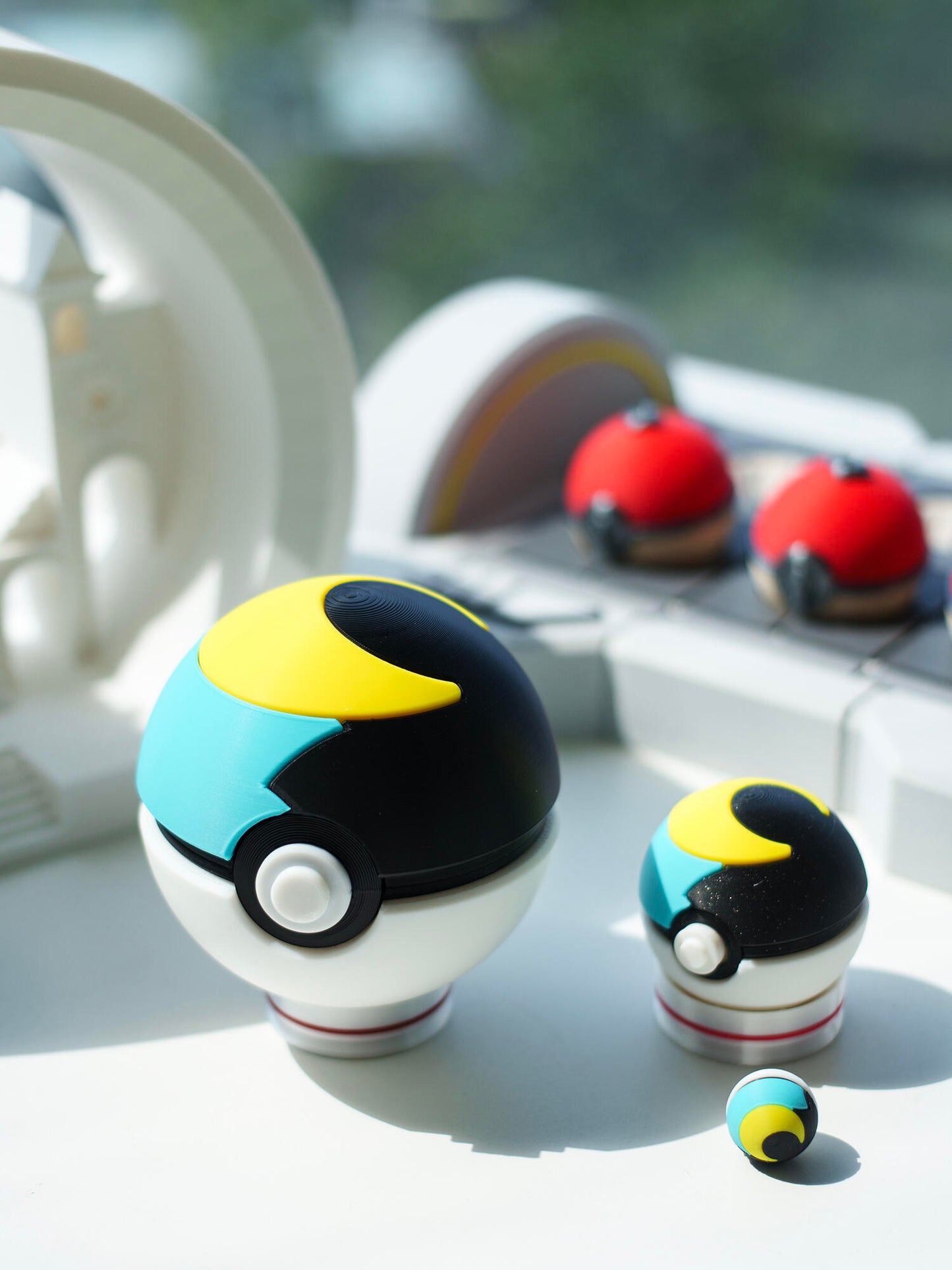 3D Printed Magnetic Poké Ball Replica | Openable Storage Prop Box (7.2cm)