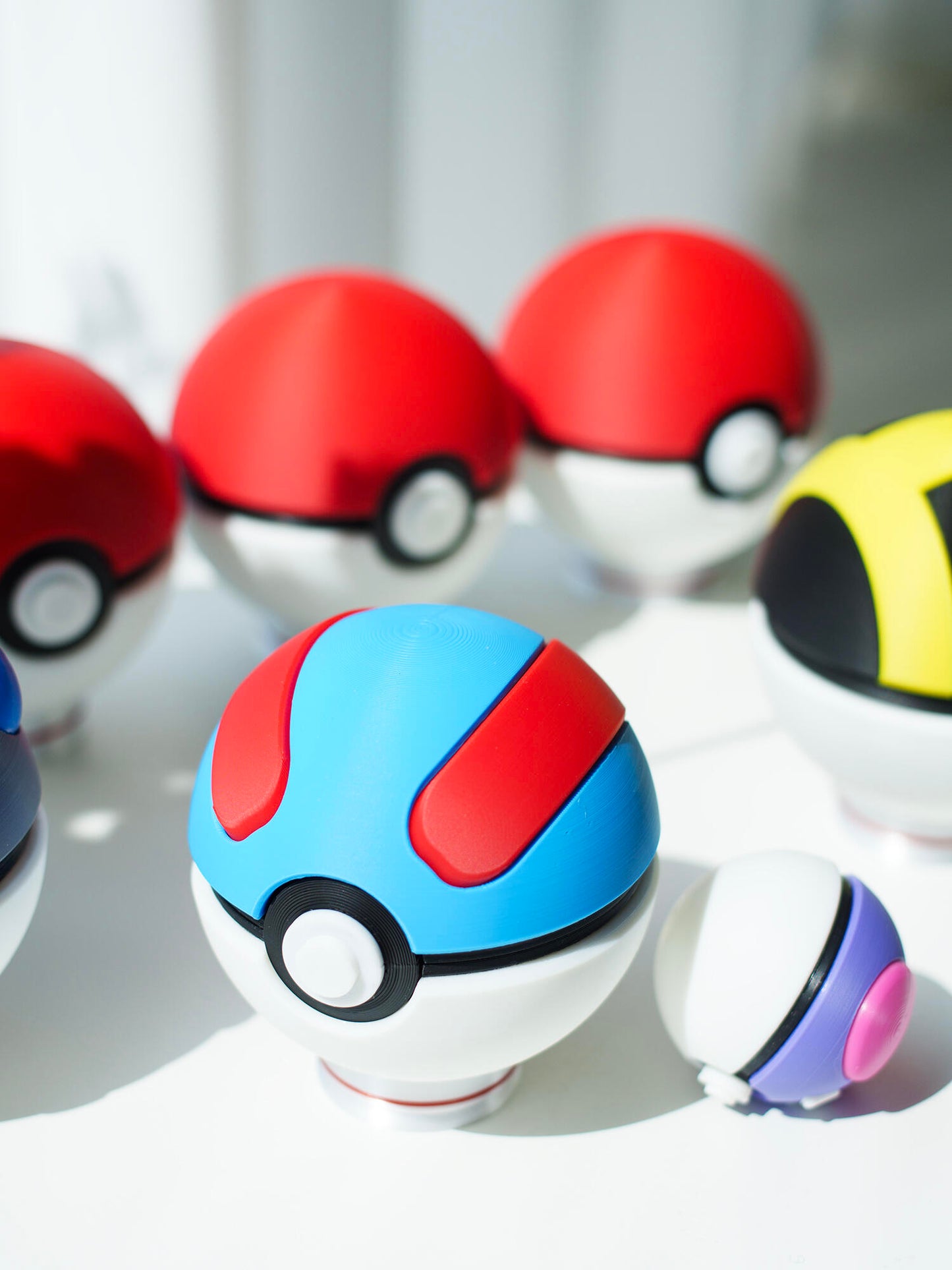 3D Printed Magnetic Poké Ball Replica | Openable Storage Prop Box (7.2cm)