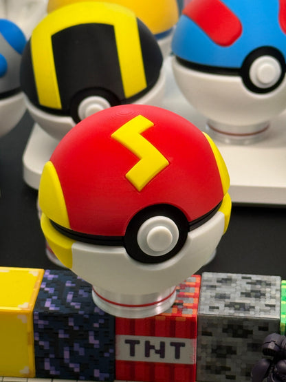 3D Printed Magnetic Poké Ball Replica | Openable Storage Prop Box (7.2cm)