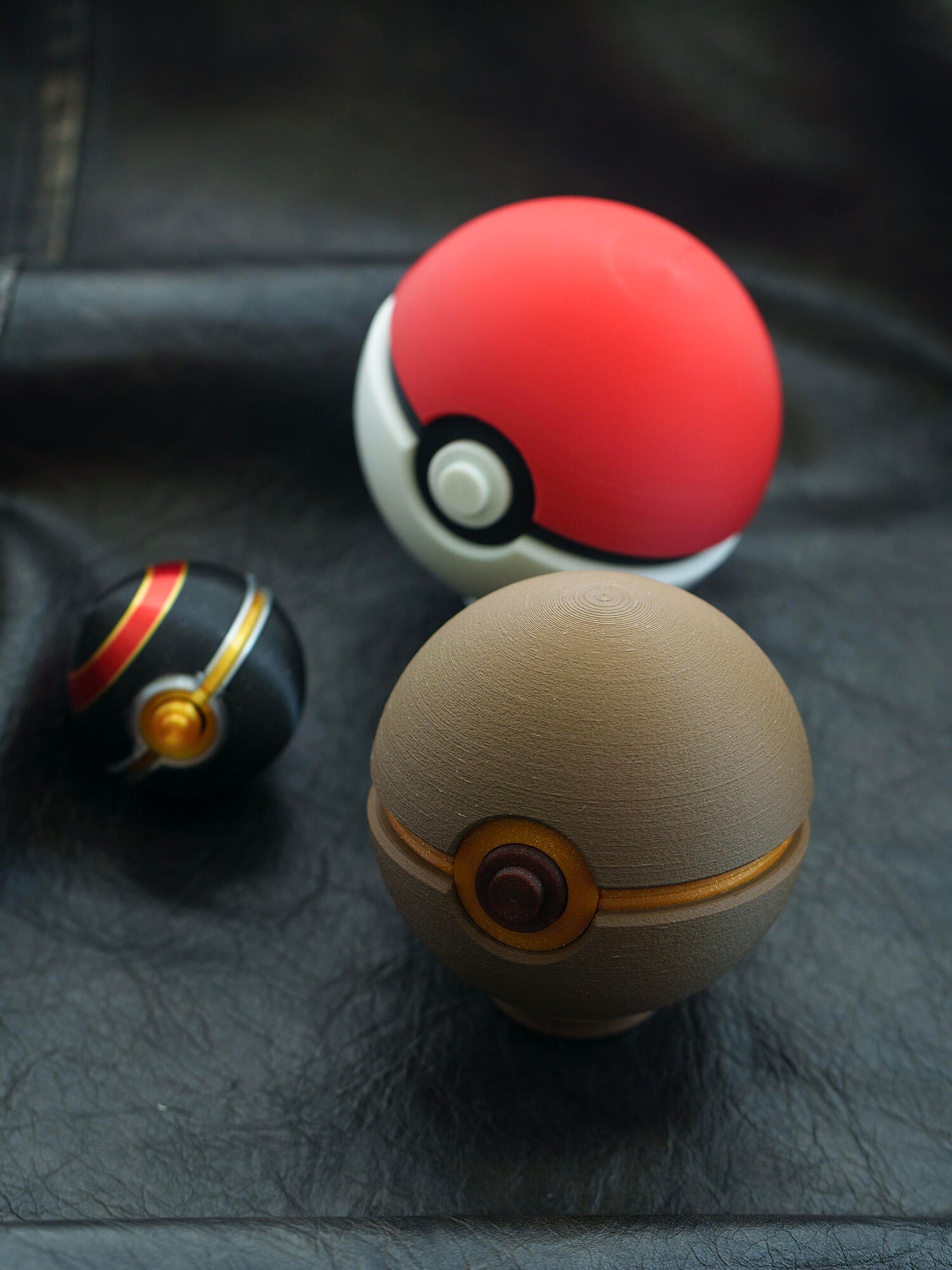 3D Printed Magnetic Poké Ball Replica | Openable Storage Prop Box (7.2cm)