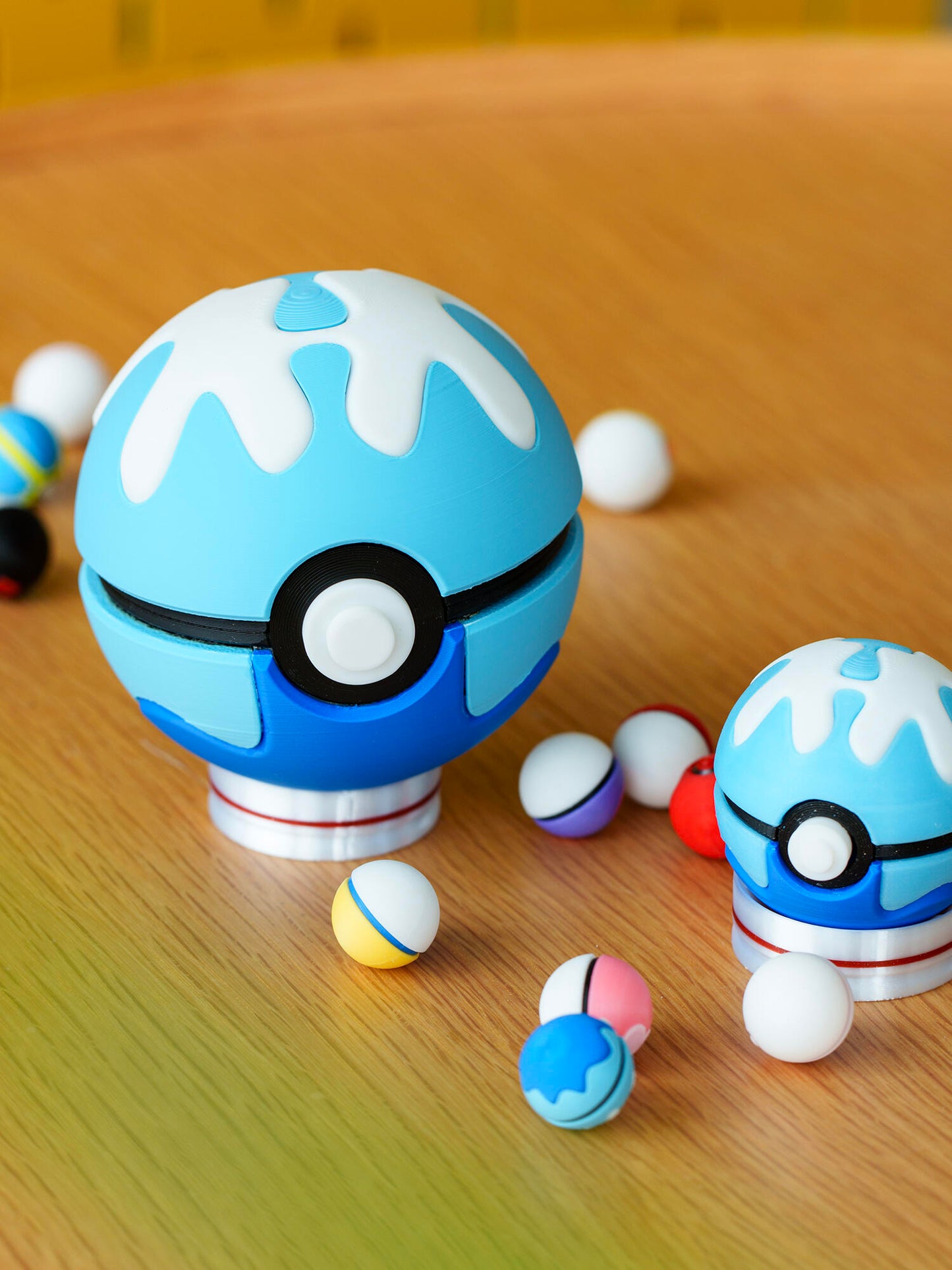 3D Printed Magnetic Poké Ball Replica | Openable Storage Prop Box (7.2cm)