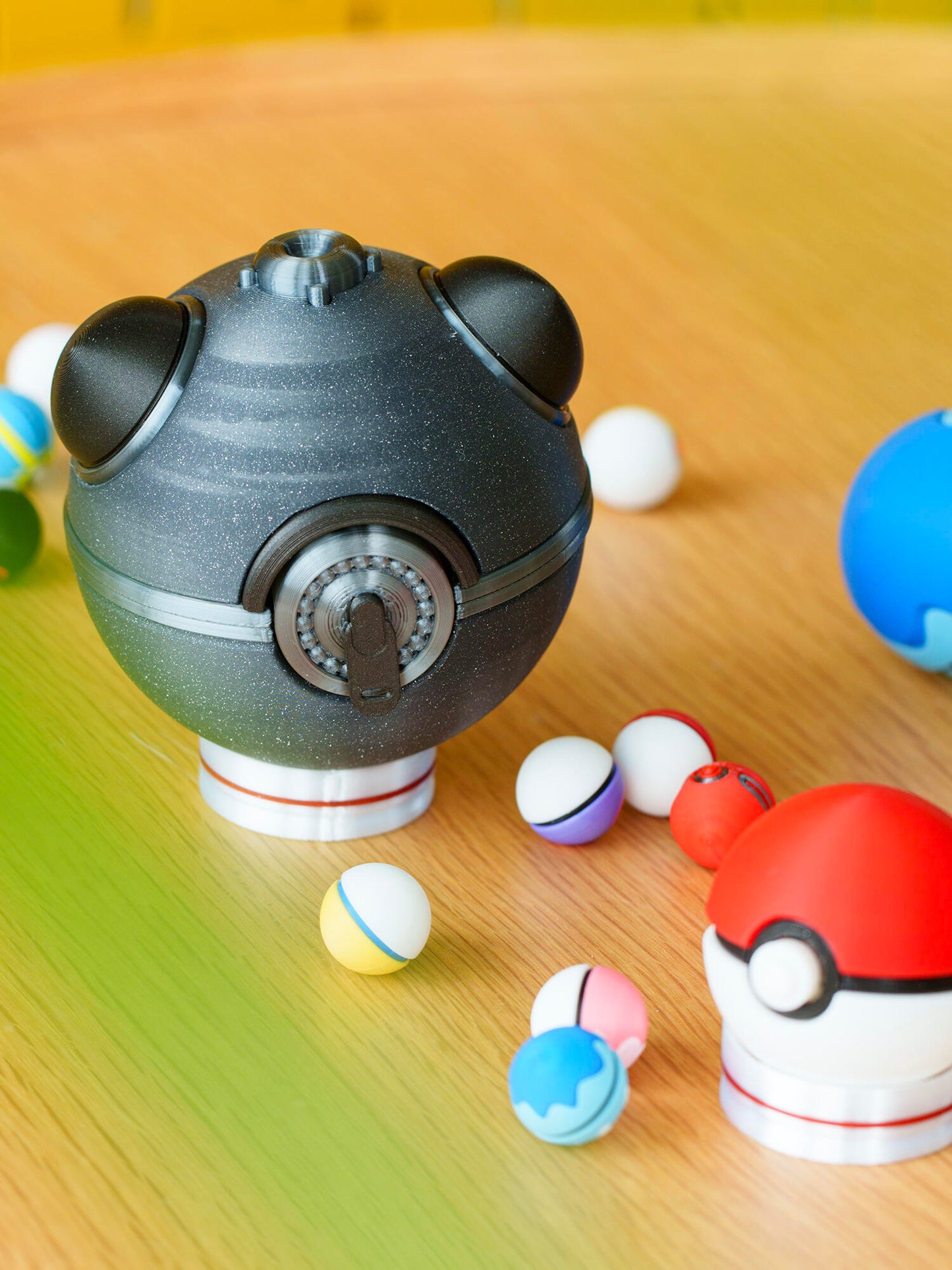 3D Printed Magnetic Poké Ball Replica | Openable Storage Prop Box (7.2cm)