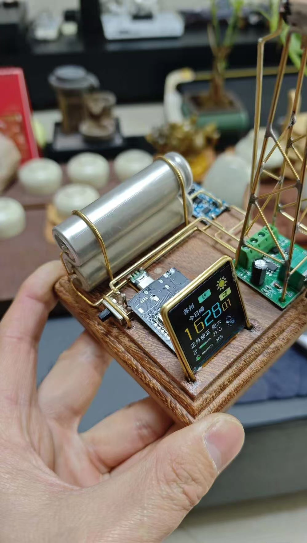 Windmill Kinetic Light Gen 2: Precision Engineered Desk Art